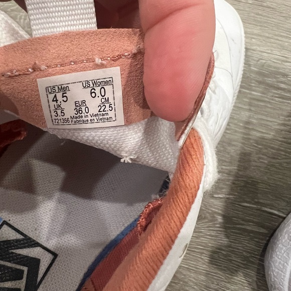 Vans athletic shoes - Picture 3 of 4